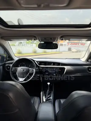 Toyota Corolla XSE (1.8L 4cyl 2A) 2018 White