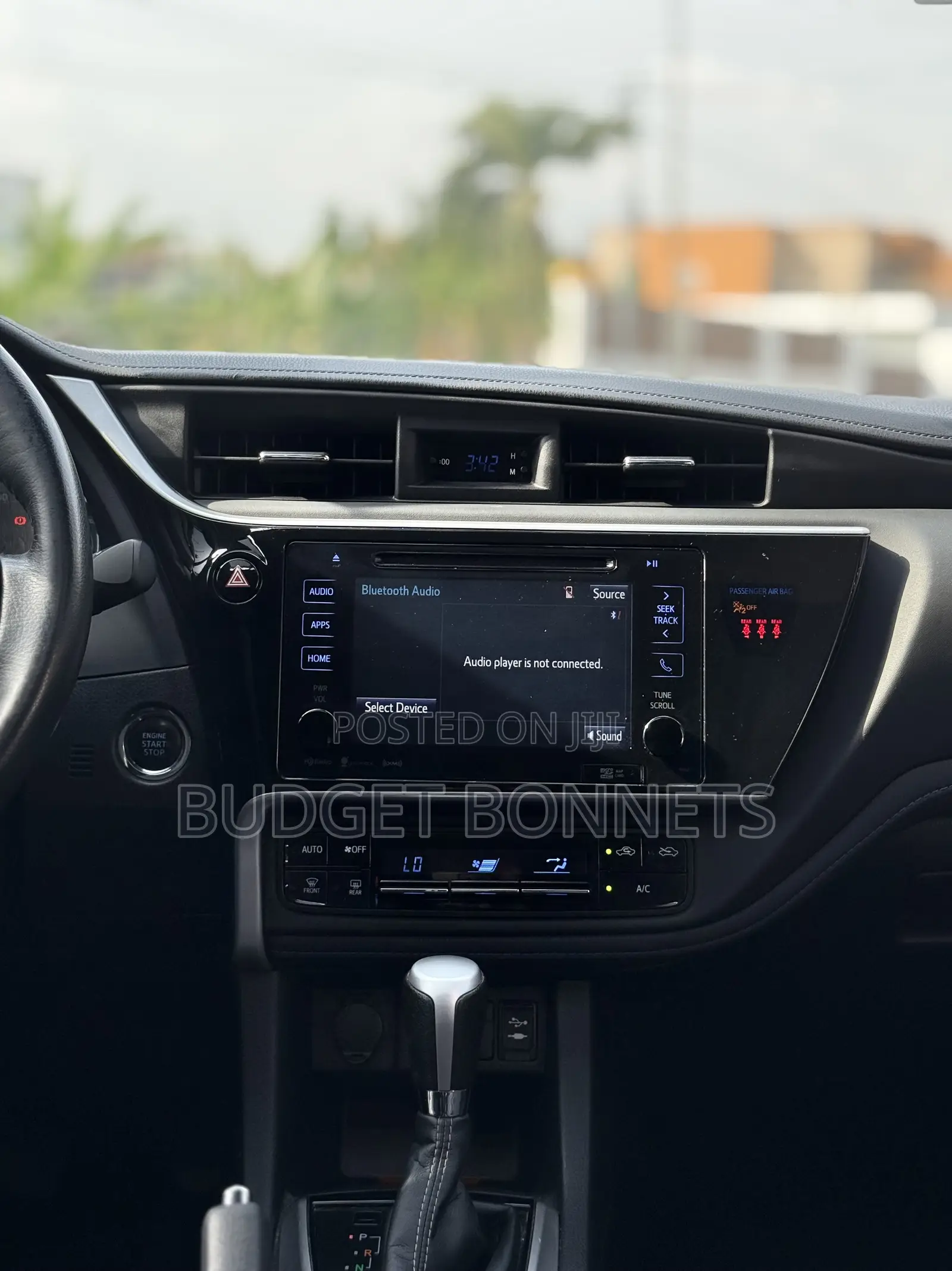Toyota Corolla XSE (1.8L 4cyl 2A) 2018 White
