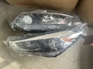 Hyundai Tucson 2017 Headlight Pair