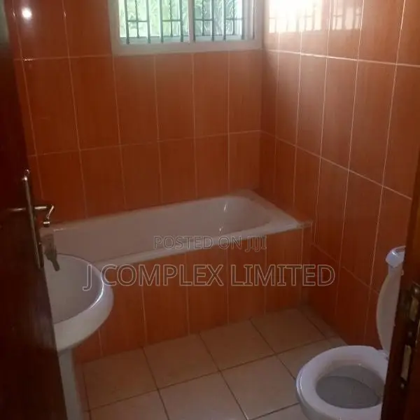 2bdrm Apartment in American House for rent