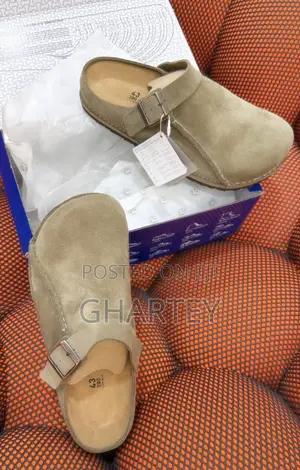 Classic Black Gray Buckle Clogs – Effortless Comfort, Everyday Style