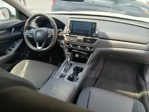 Honda Accord Sport (1.5L 4cyl Turbo CVT) 2019 White