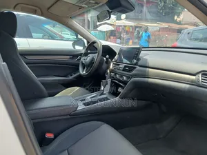 Honda Accord Sport (1.5L 4cyl Turbo CVT) 2019 White