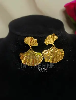 Earrings (Gold)