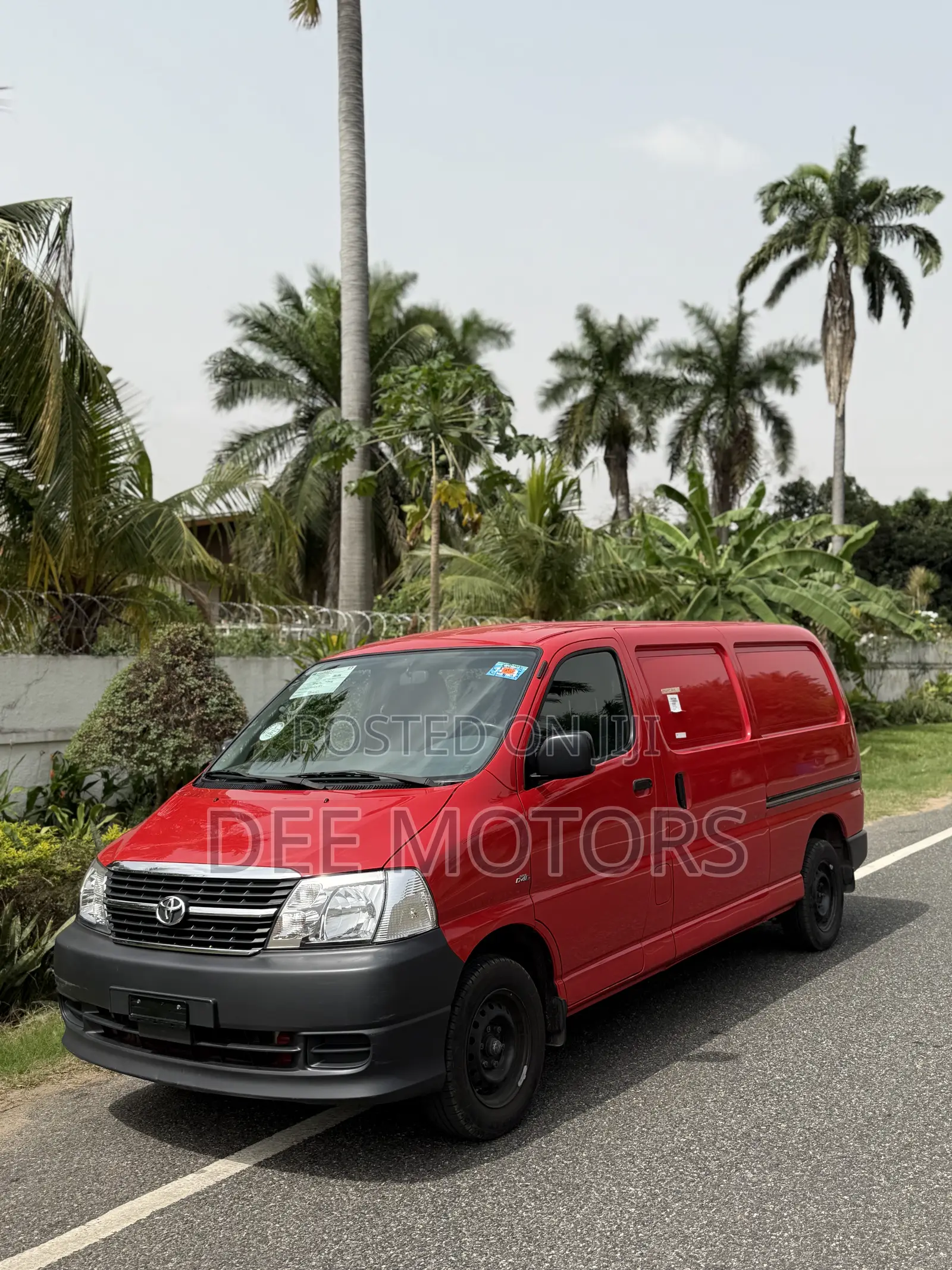 Toyota HiAce 2013 Red