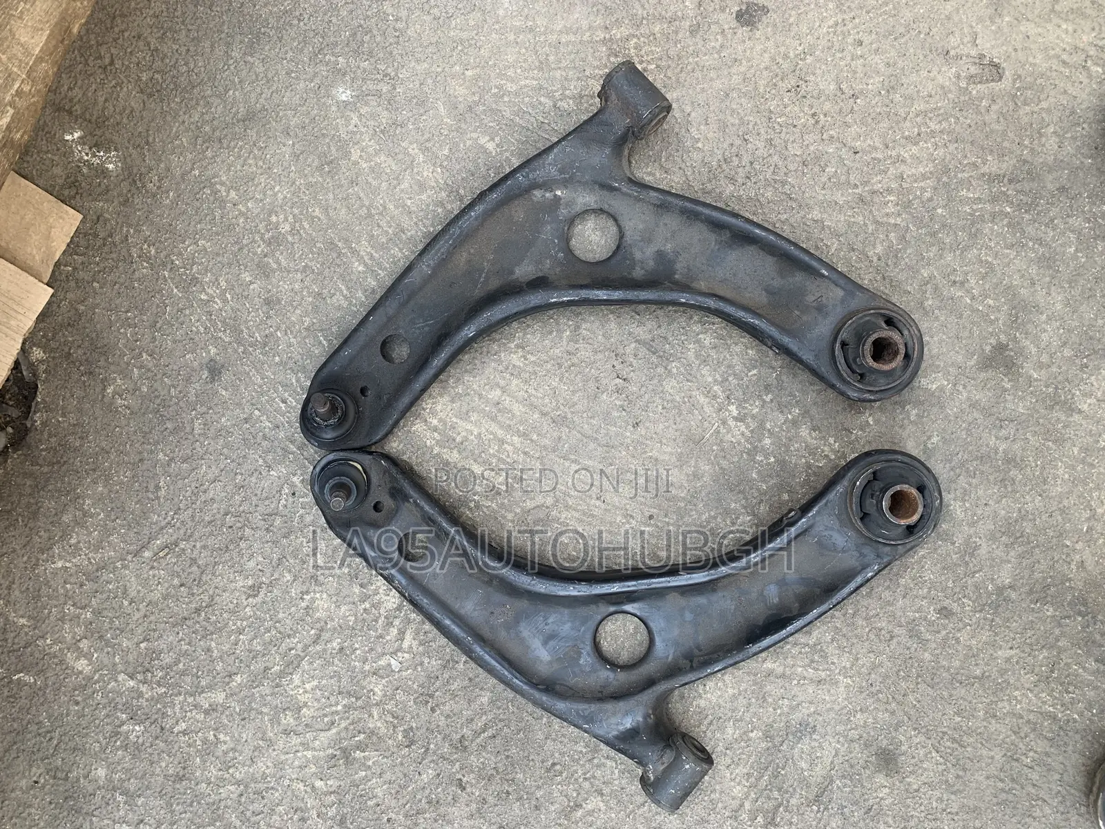 Toyota Vitz/Yaris Control Lower Arm Pair