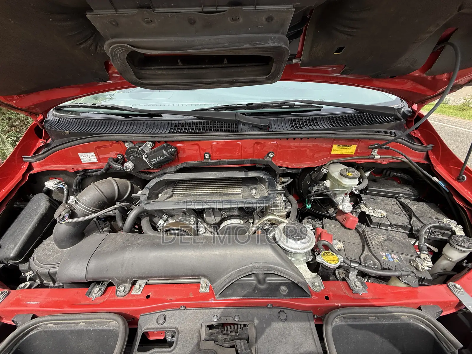 Toyota HiAce 2013 Red