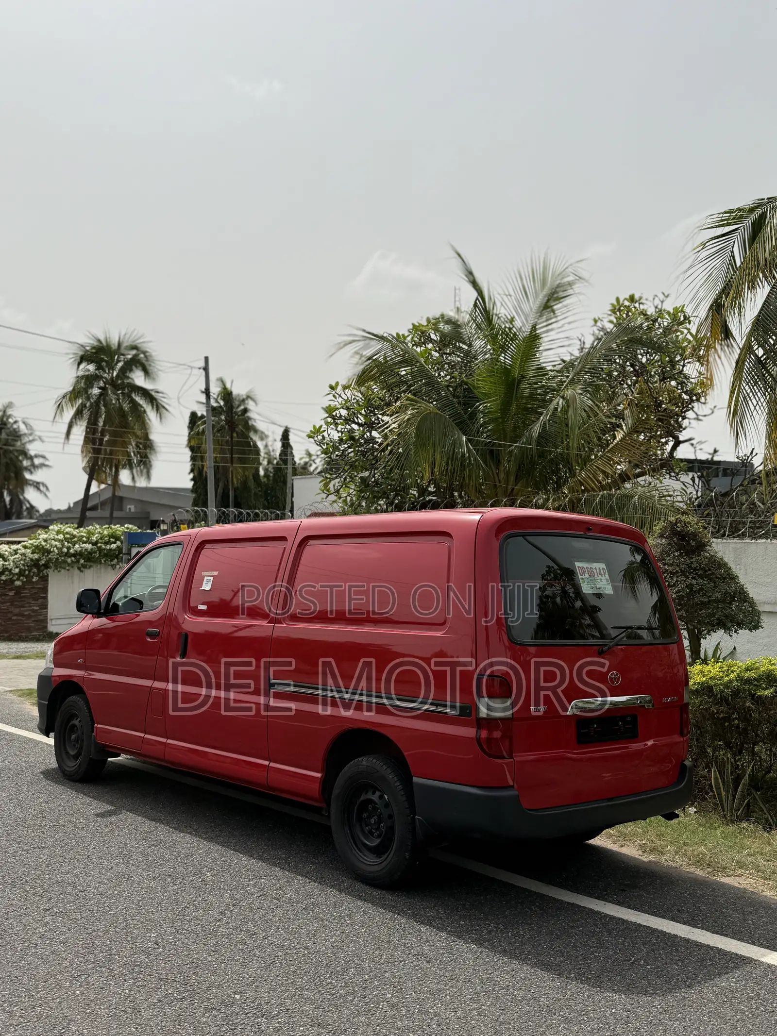 Toyota HiAce 2013 Red