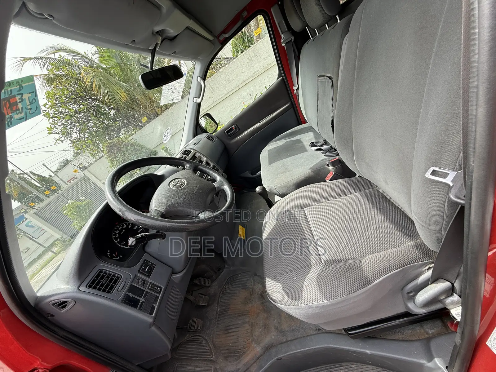 Toyota HiAce 2013 Red