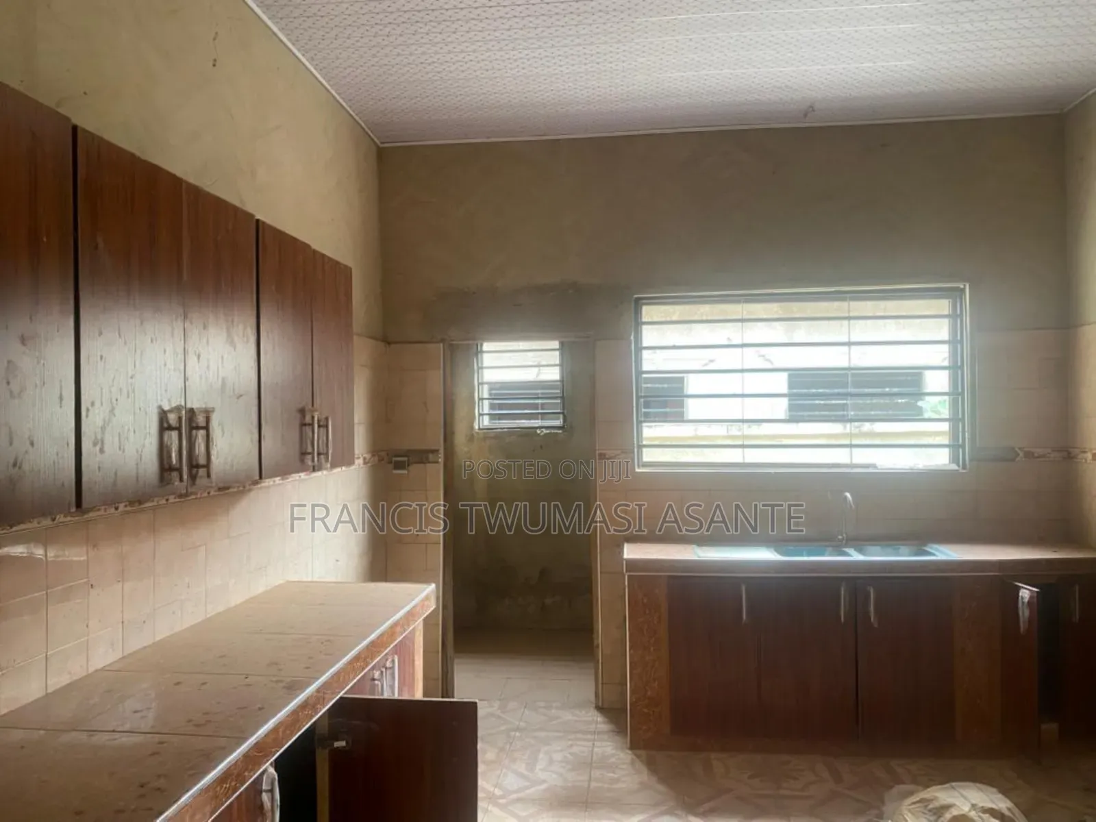 5bdrm House in Jsv Properties, Kumasi Metropolitan for sale