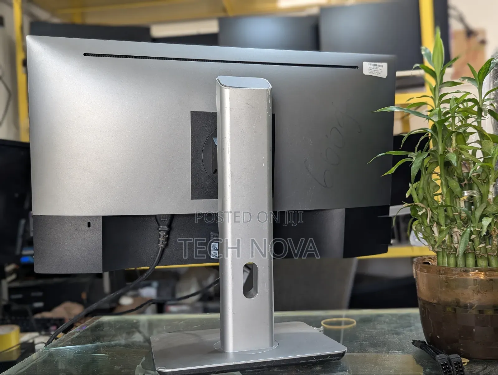 Dell Ultrasharp 24 Inch Infinity Edge Monitor U2417h, FHD 1920 X 1080