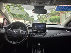 Toyota Corolla LE 2020 Off white