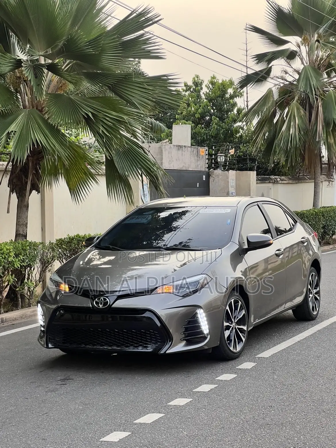 Toyota Corolla SE 4dr Sedan (1.8L 4cyl CVT) 2017 Gray