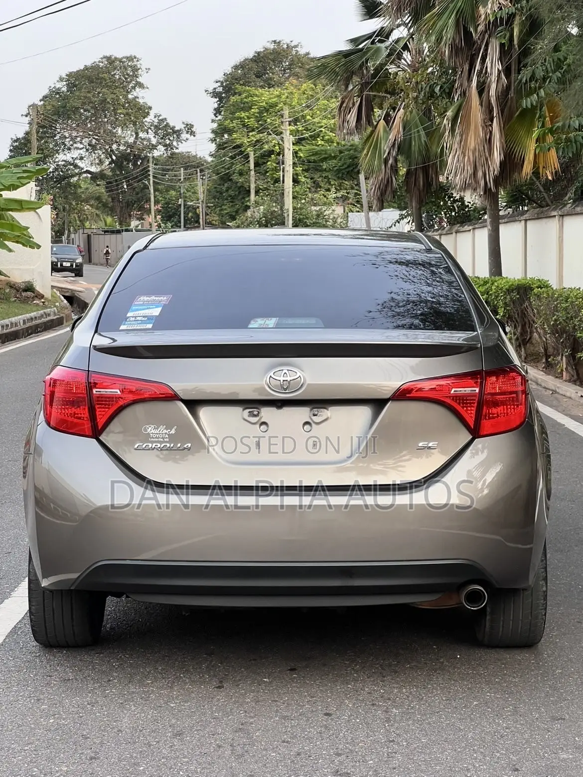 Toyota Corolla SE 4dr Sedan (1.8L 4cyl CVT) 2017 Gray