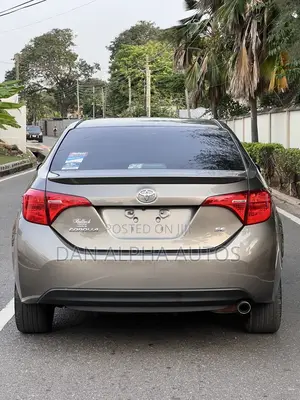 Toyota Corolla SE 4dr Sedan (1.8L 4cyl CVT) 2017 Gray