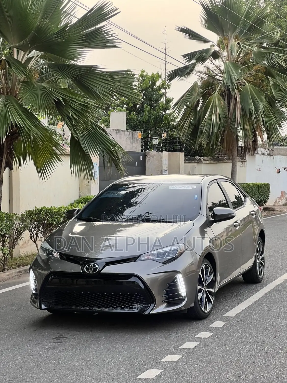 Toyota Corolla SE 4dr Sedan (1.8L 4cyl CVT) 2017 Gray
