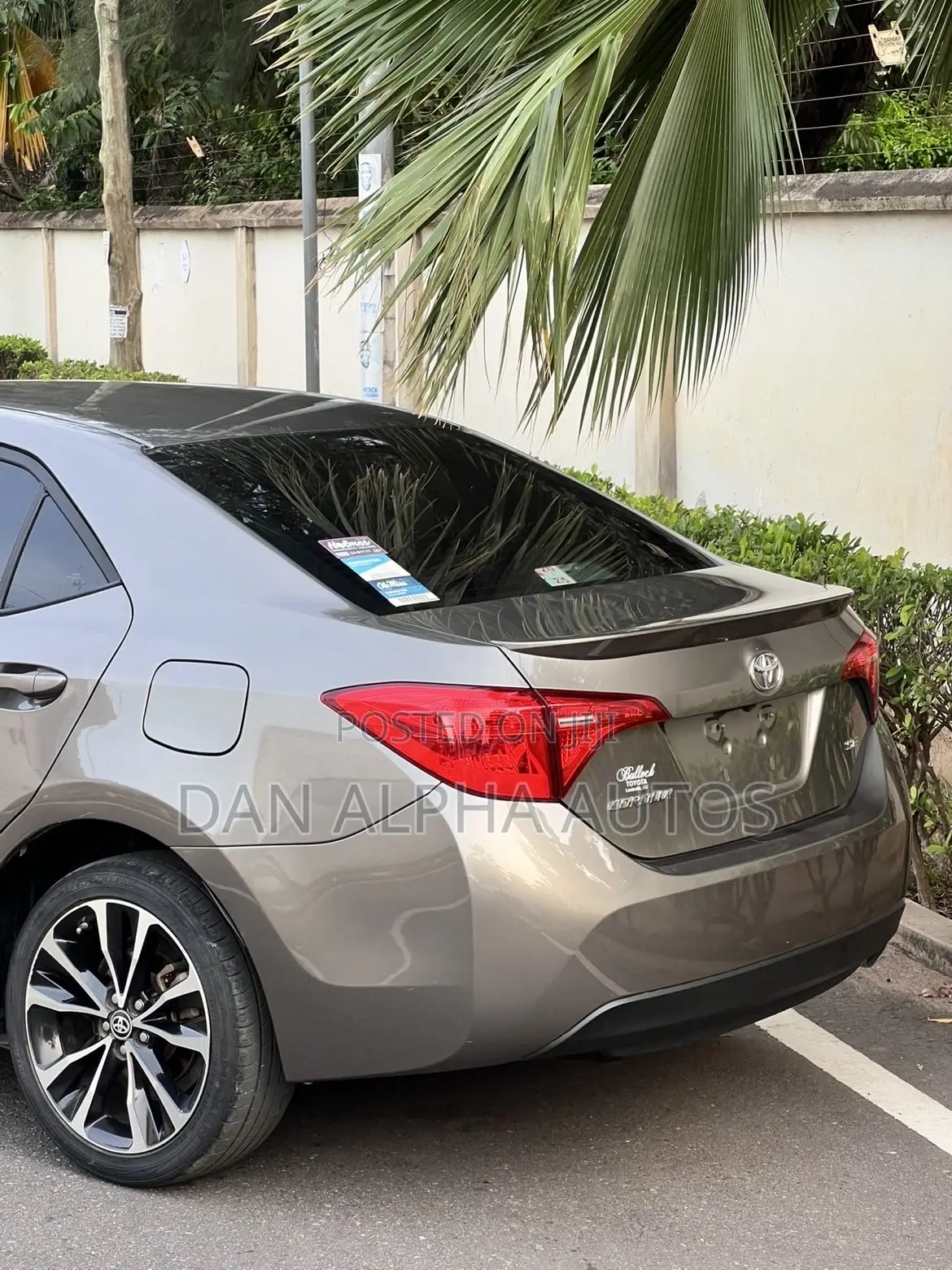 Toyota Corolla SE 4dr Sedan (1.8L 4cyl CVT) 2017 Gray