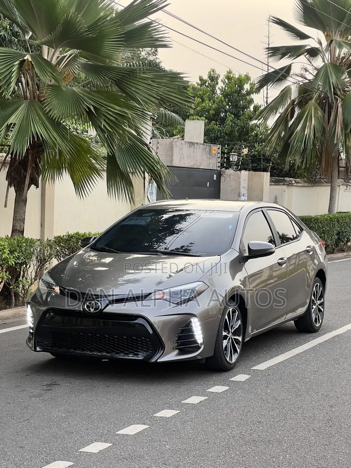 Toyota Corolla SE 4dr Sedan (1.8L 4cyl CVT) 2017 Gray