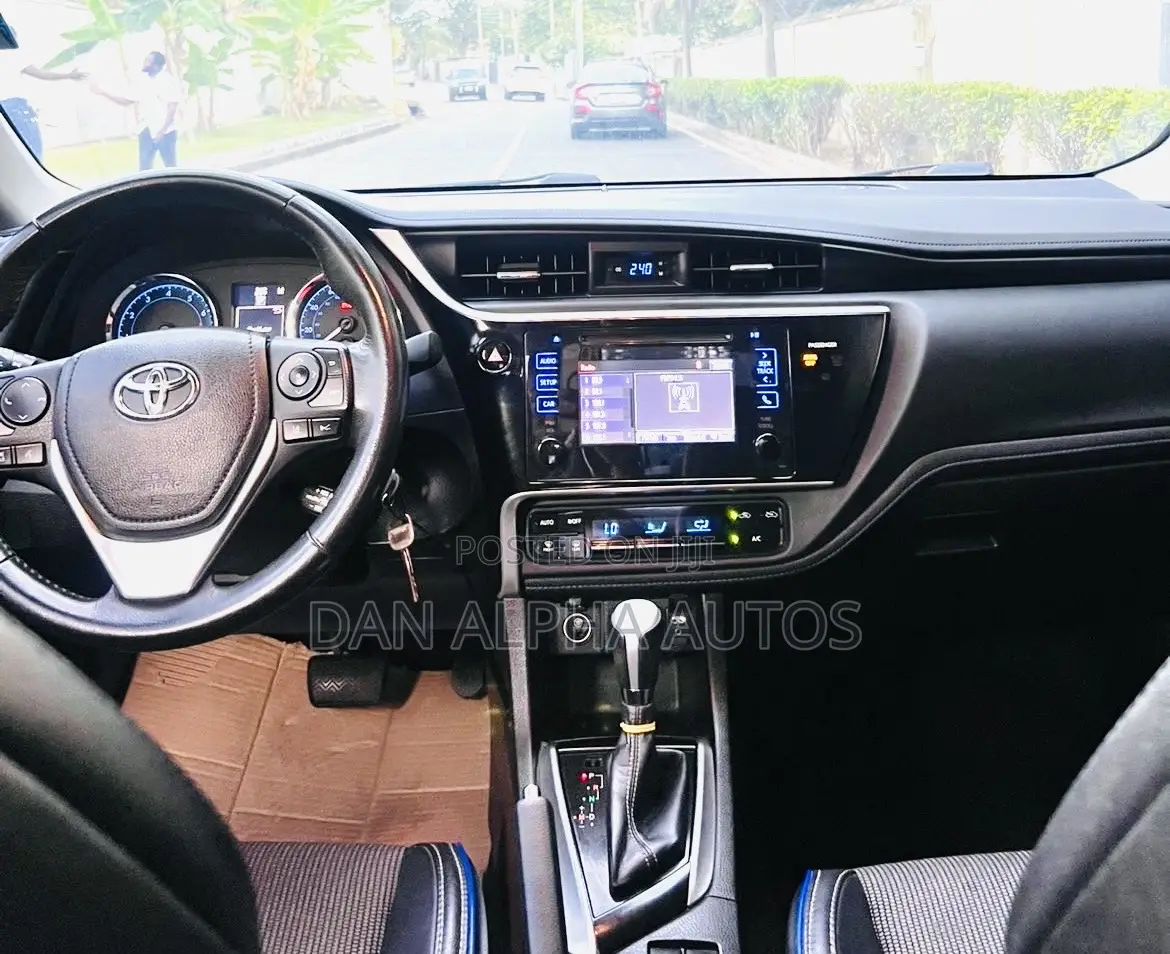 Toyota Corolla SE 4dr Sedan (1.8L 4cyl CVT) 2017 Gray