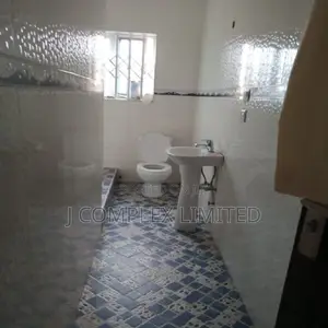 5bdrm House in Trade Fair for sale