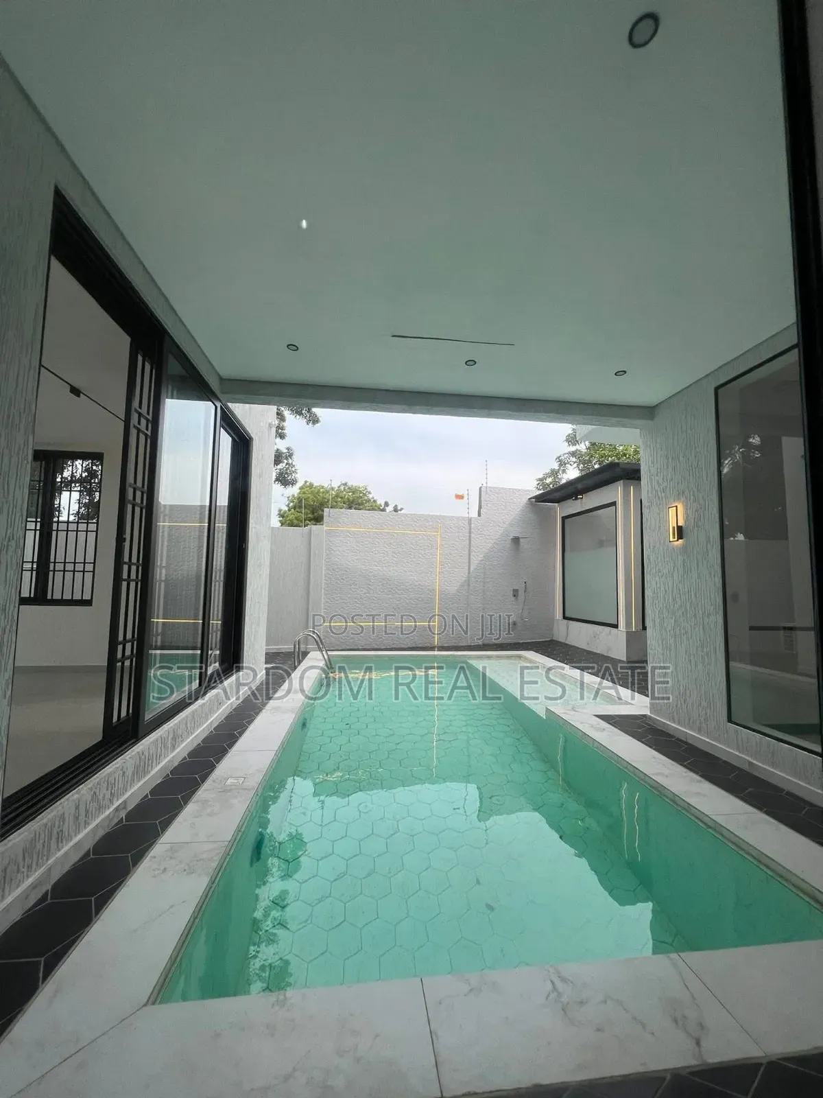 5bdrm Duplex in West Trassaco, East Legon for sale