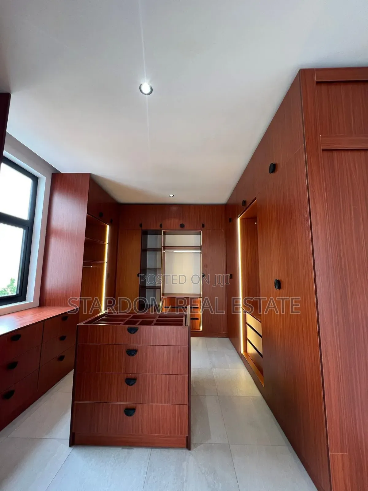 5bdrm Duplex in West Trassaco, East Legon for sale