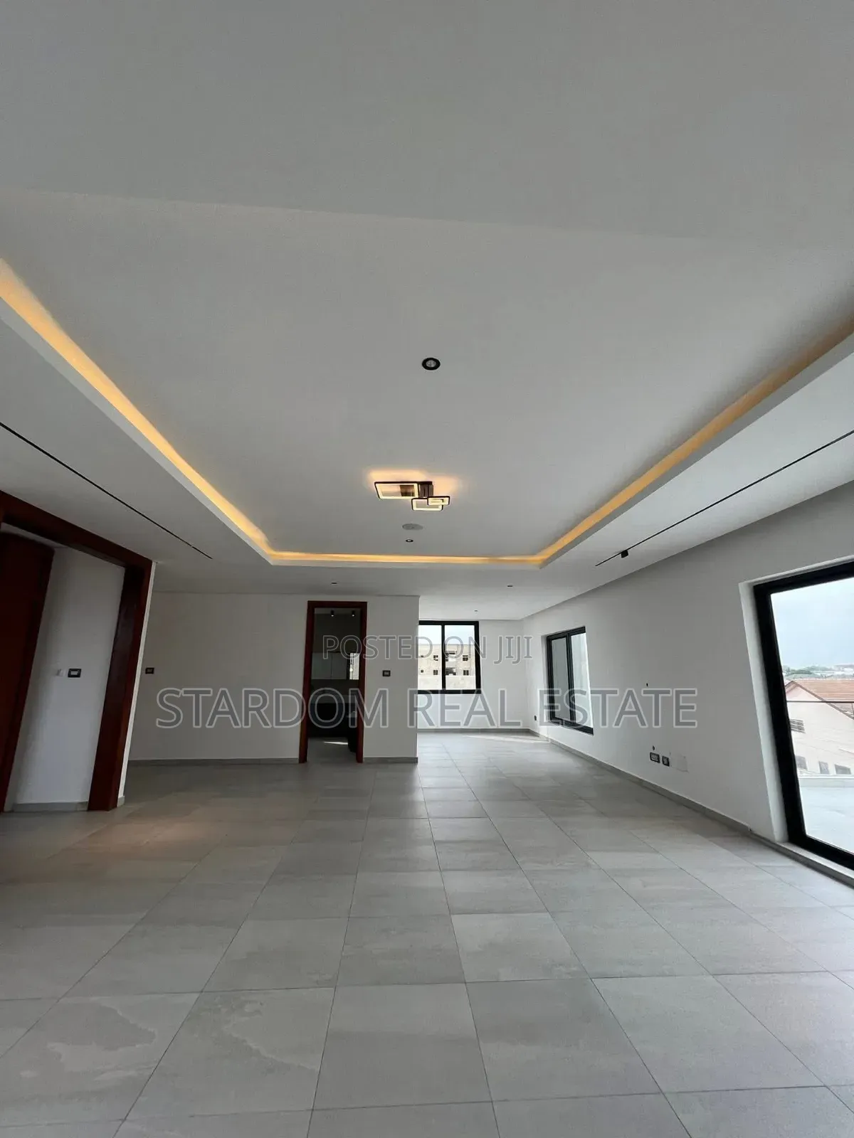 5bdrm Duplex in West Trassaco, East Legon for sale