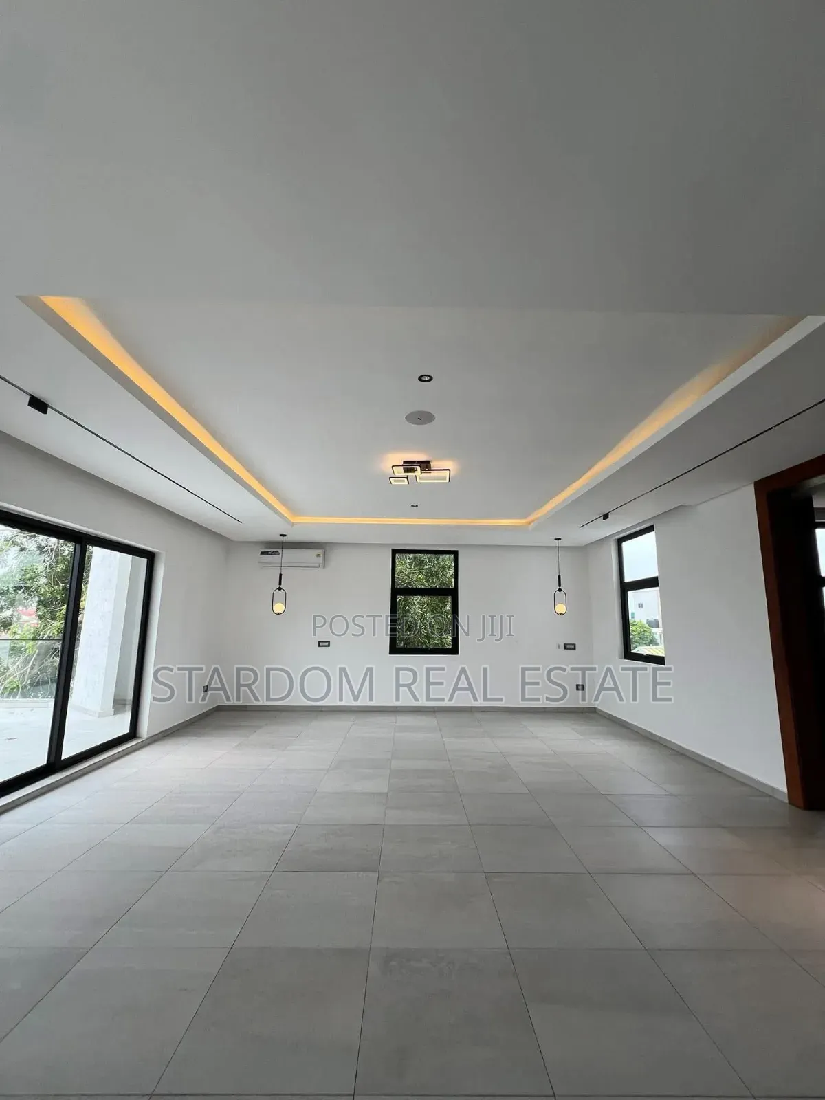 5bdrm Duplex in West Trassaco, East Legon for sale