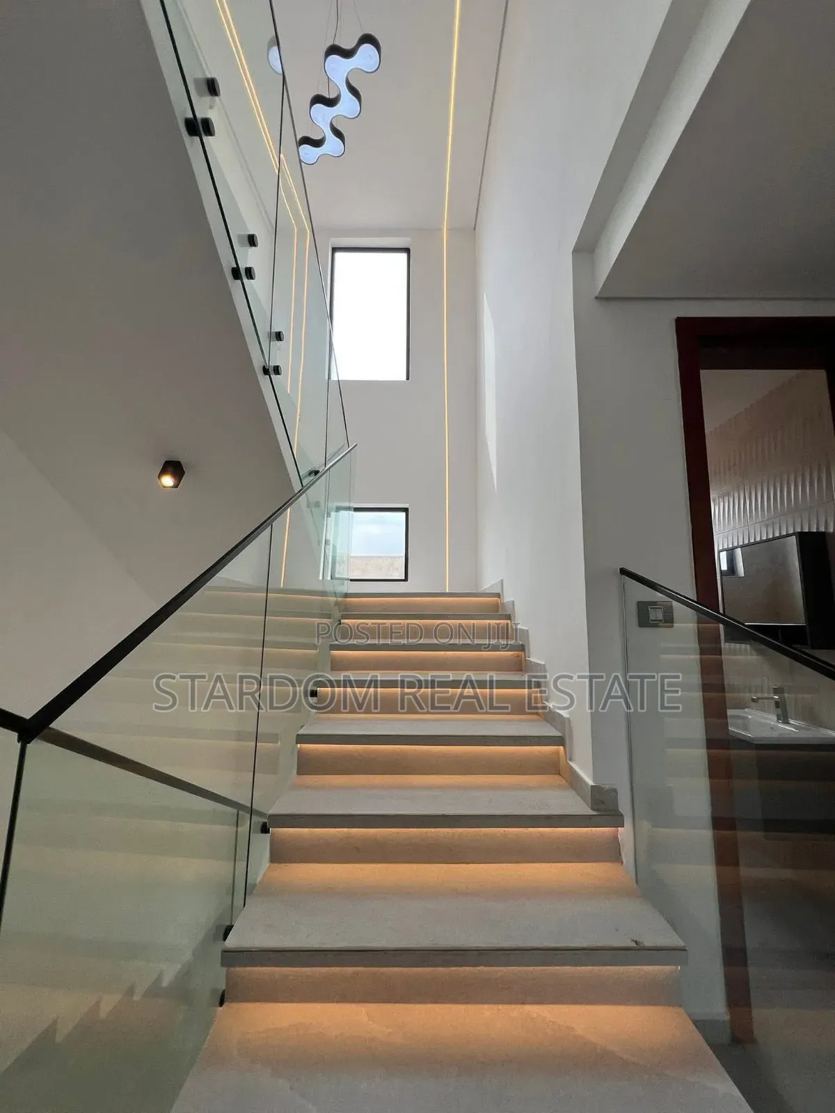 5bdrm Duplex in West Trassaco, East Legon for sale