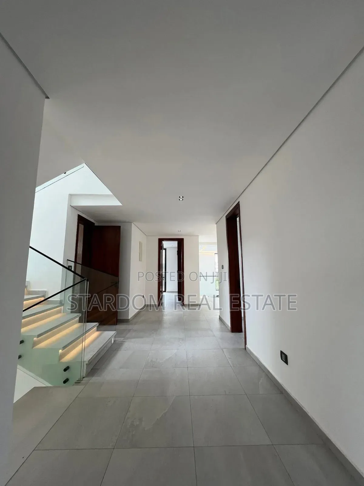 5bdrm Duplex in West Trassaco, East Legon for sale