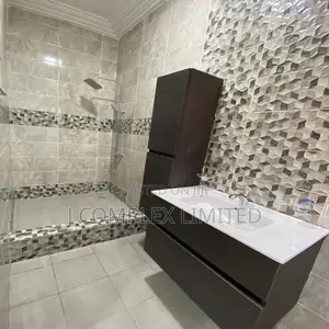 5bdrm House in Police Station for rent