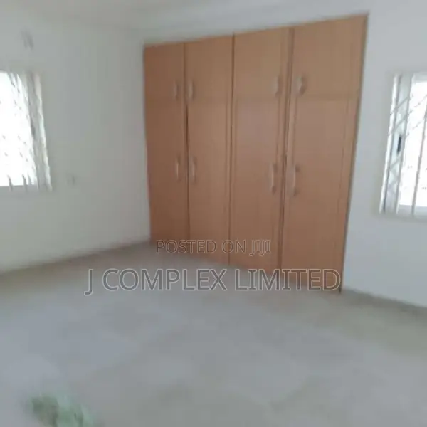 5bdrm House in Police Station for rent