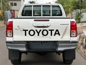 Toyota Hilux 2024 White