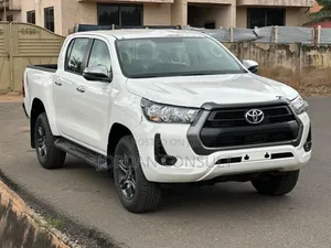 Toyota Hilux 2024 White