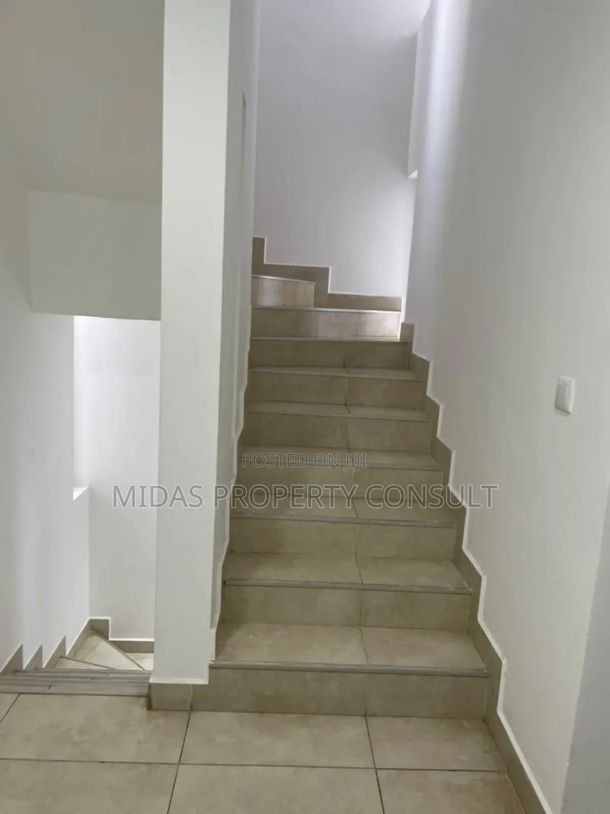 Furnished 4bdrm Townhouse / Terrace in Airport Residential for rent