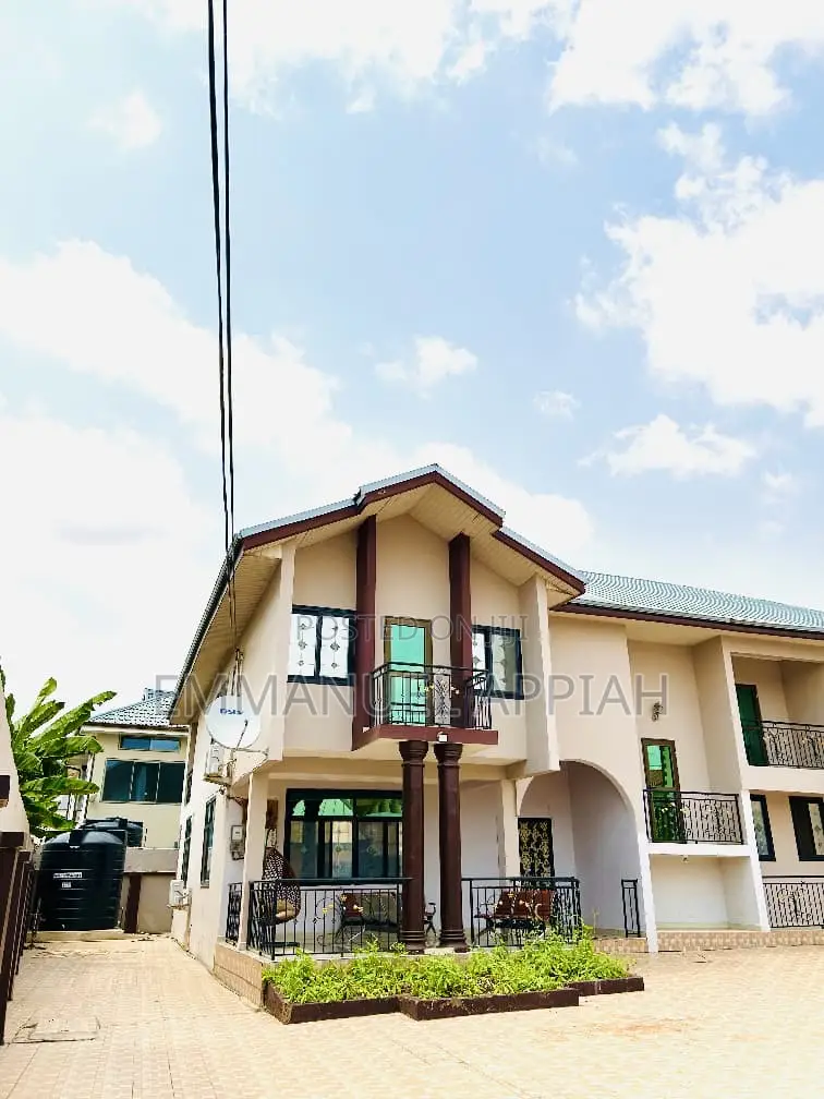7bdrm House in East Legon for sale