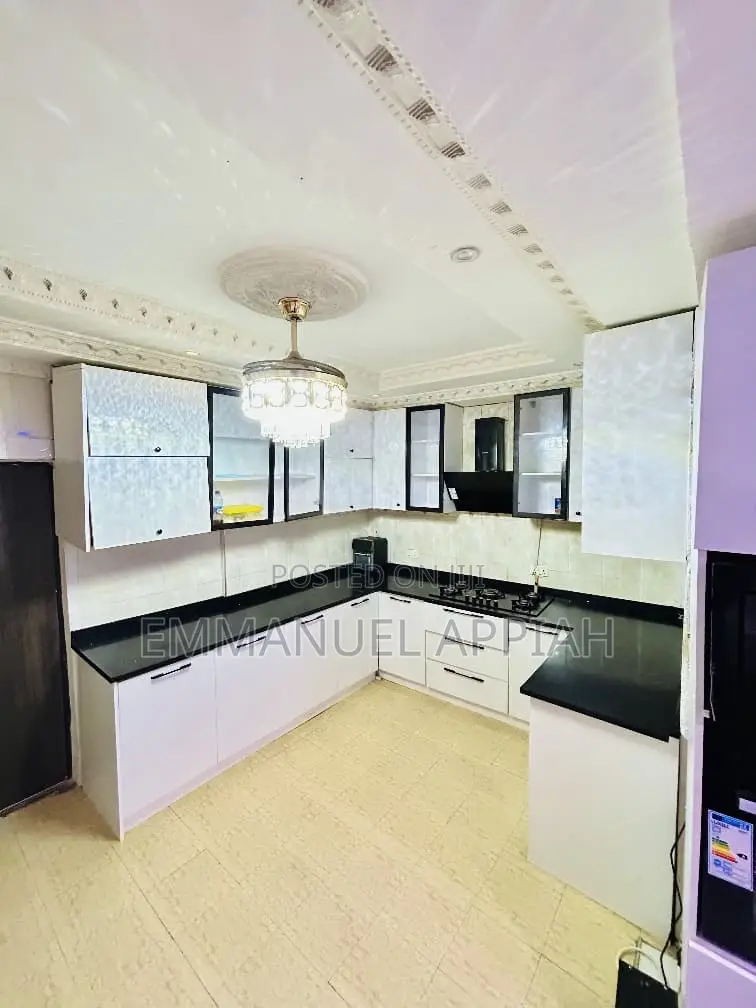 7bdrm House in East Legon for sale
