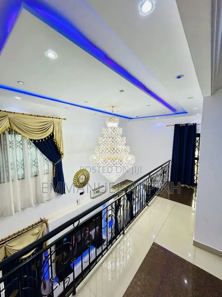 7bdrm House in East Legon for sale