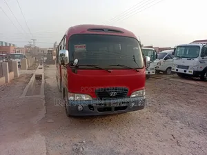 Hyundai County 2017 Red