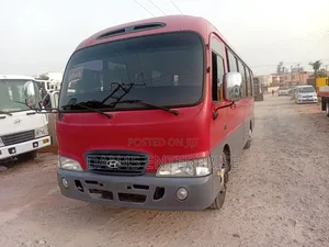 Hyundai County 2017 Red