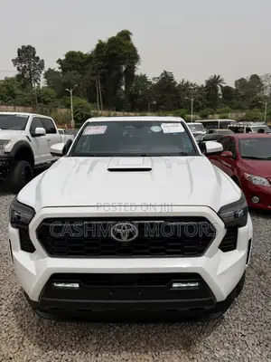 Toyota Tacoma 2024 White