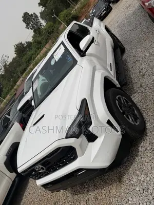 Toyota Tacoma 2024 White