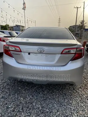 Toyota Camry SE 4dr Sedan (2.5L 4cyl 6A) 2013 Silver