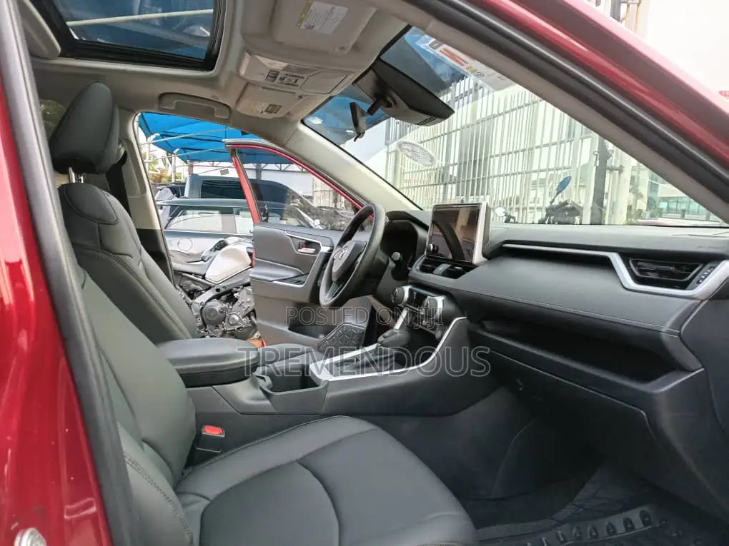 Toyota RAV4 XLE AWD 2023 Red