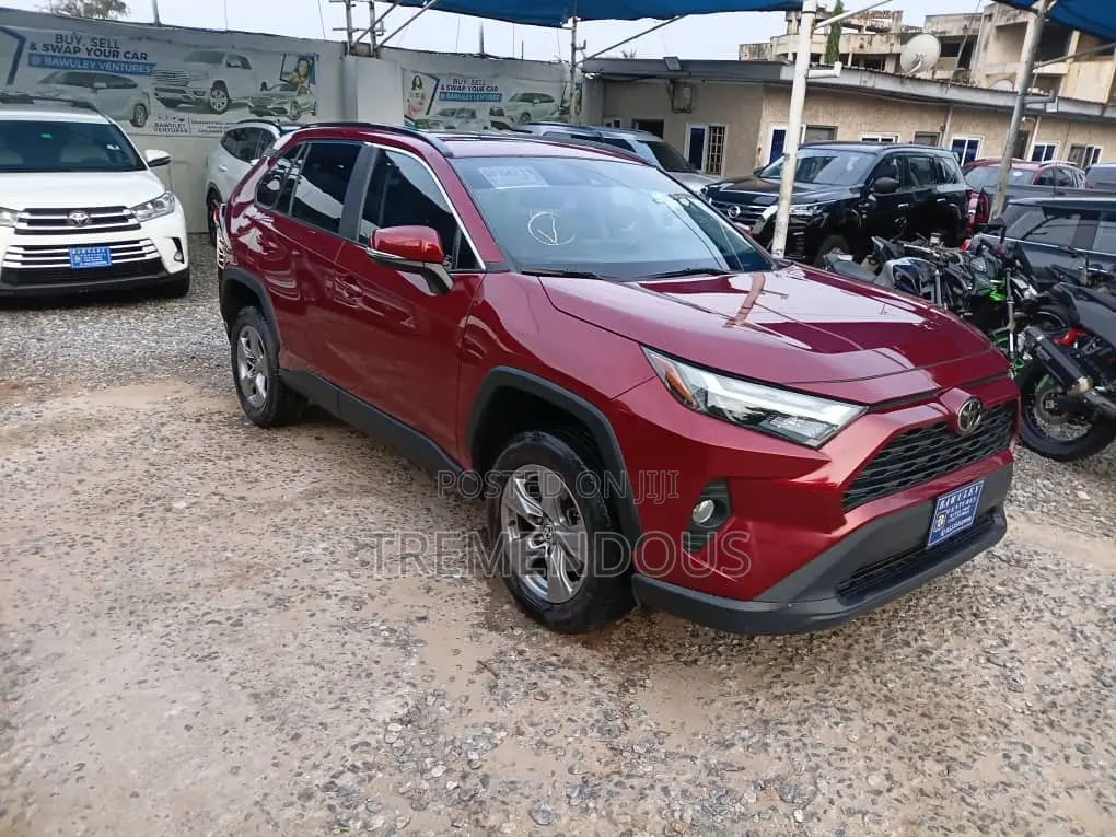 Toyota RAV4 XLE AWD 2023 Red