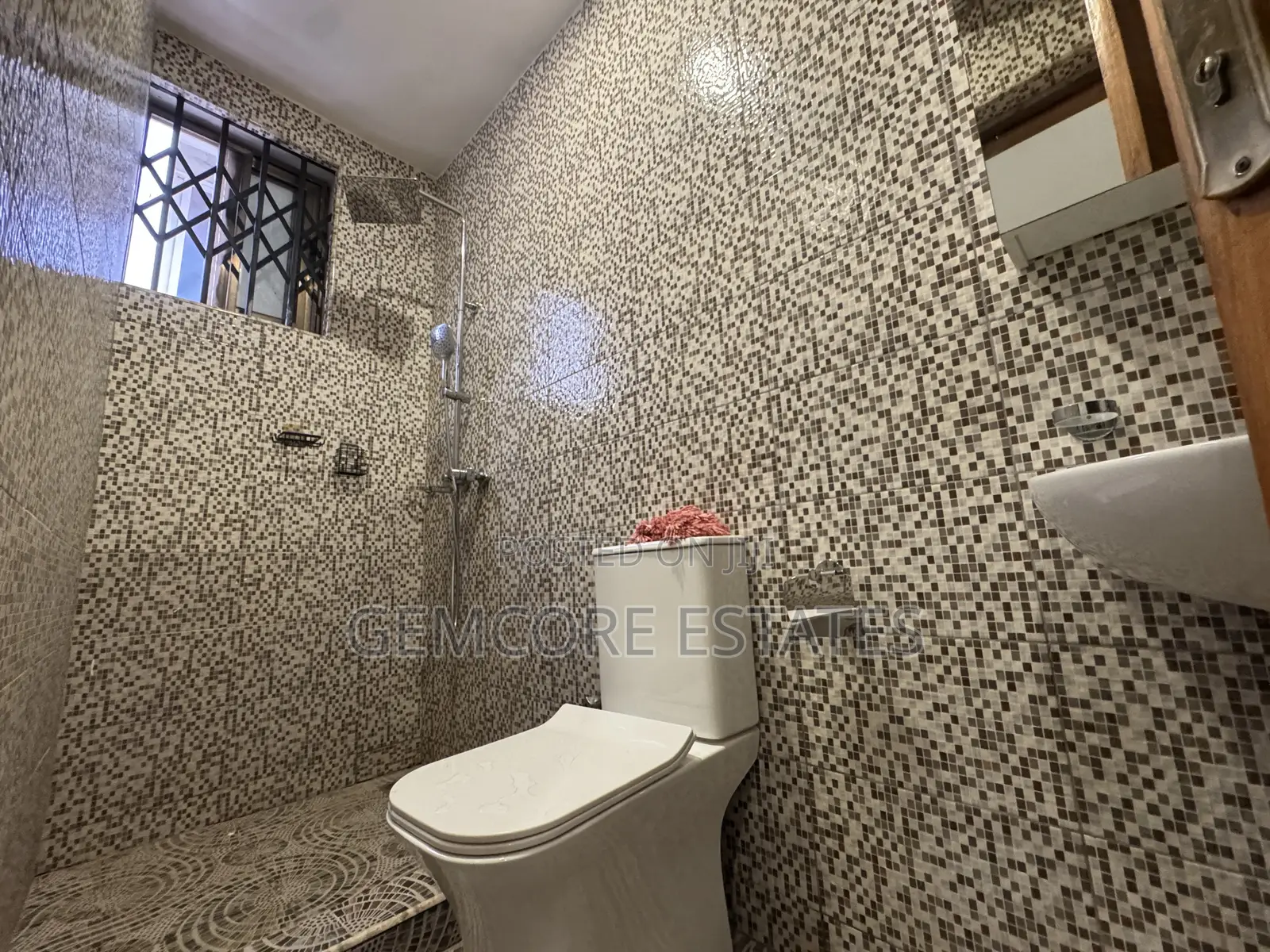3bdrm Apartment in Trasacco Police, East Legon for rent