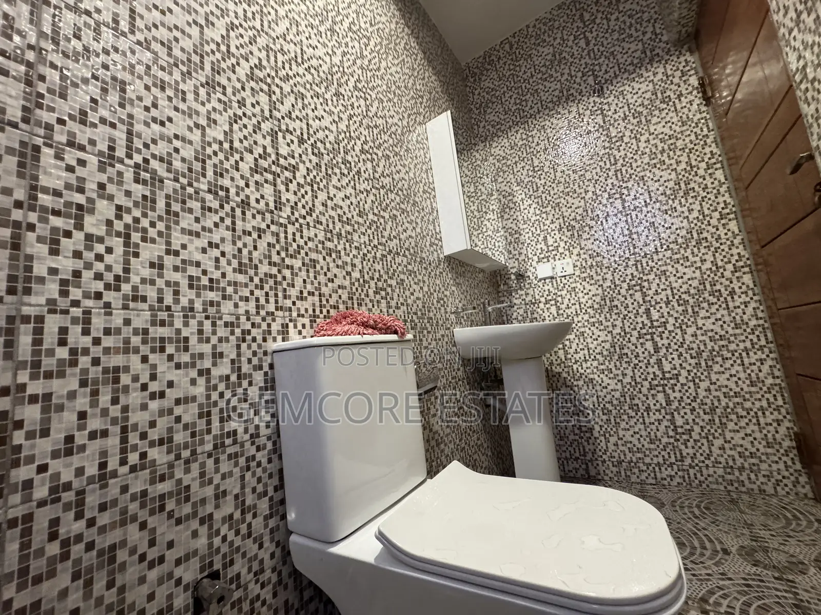 3bdrm Apartment in Trasacco Police, East Legon for rent