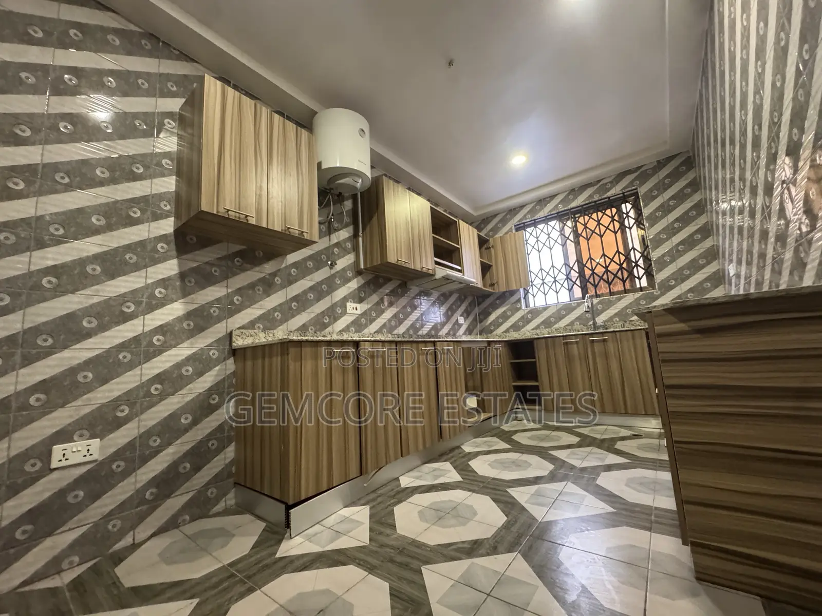 3bdrm Apartment in Trasacco Police, East Legon for rent