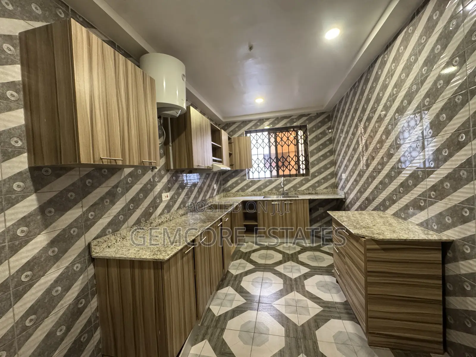 3bdrm Apartment in Trasacco Police, East Legon for rent