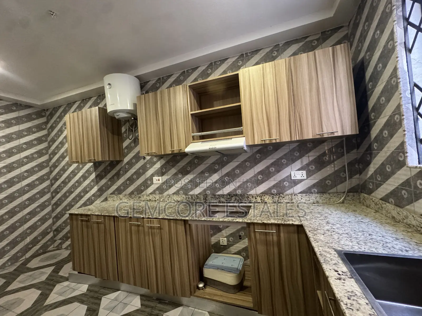3bdrm Apartment in Trasacco Police, East Legon for rent